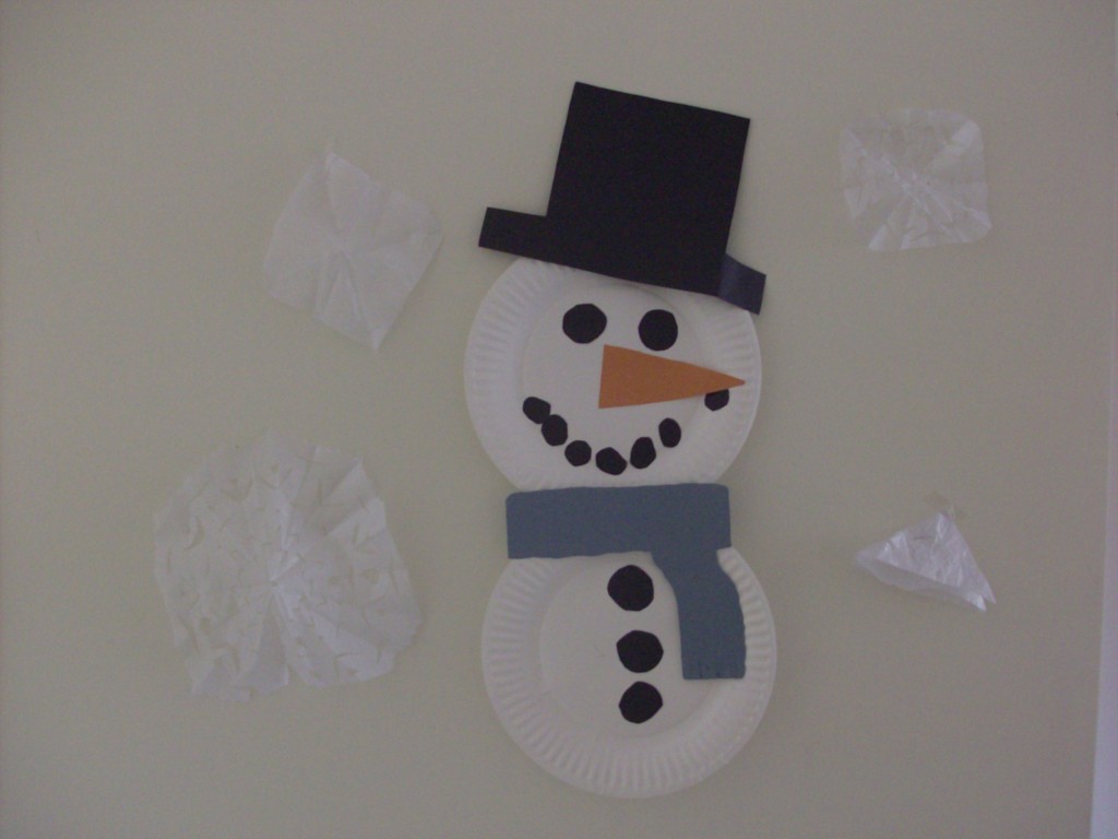 Indoor winter craft paper plate snowman