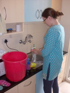 Frugal Foreigner washing dishes