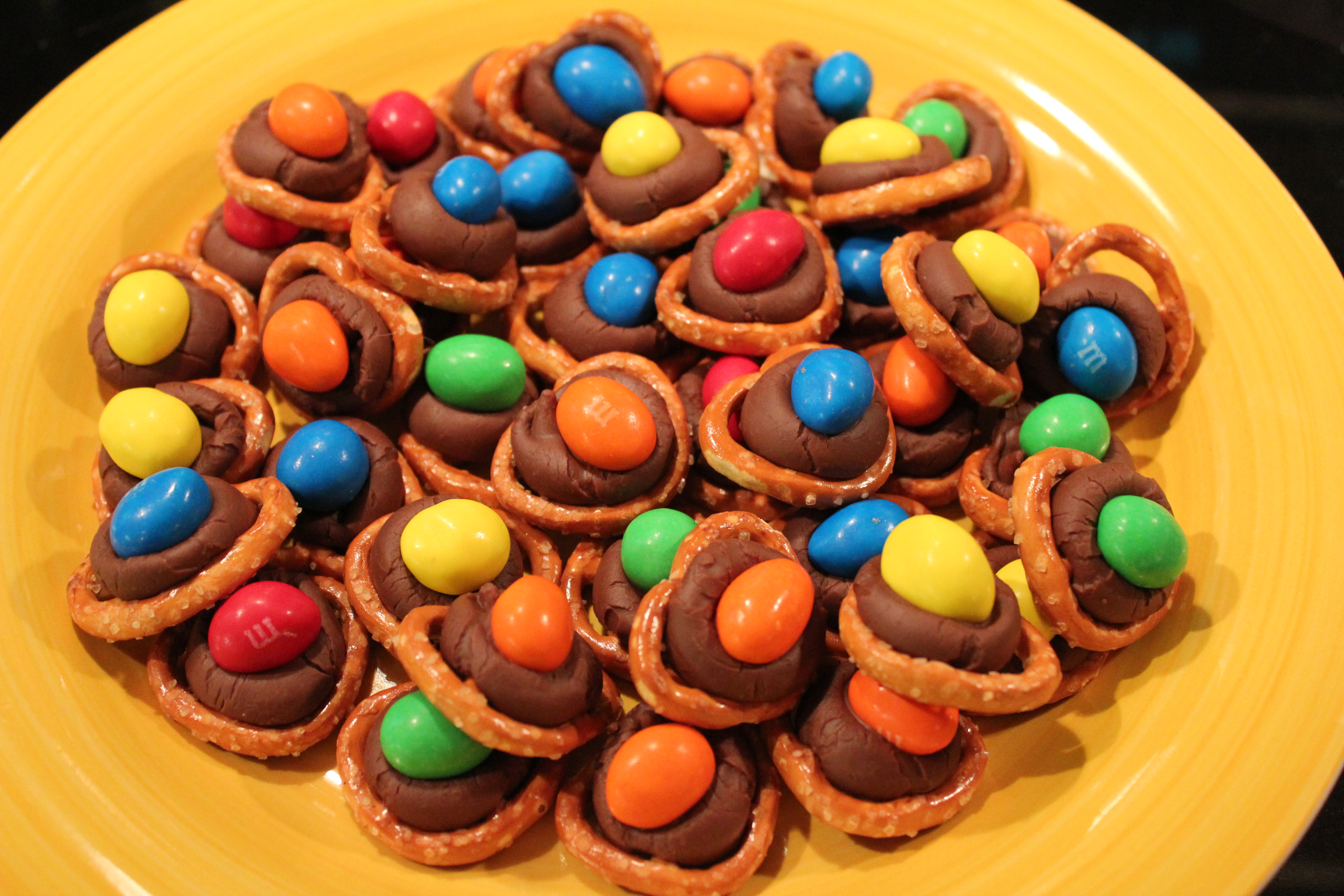 chocolate pretzel twists