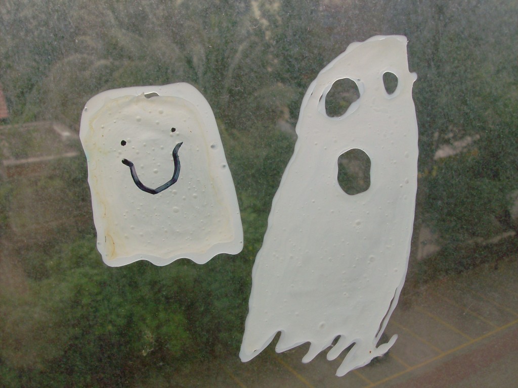 Halloween Kids Craft: Ghost Window Clings