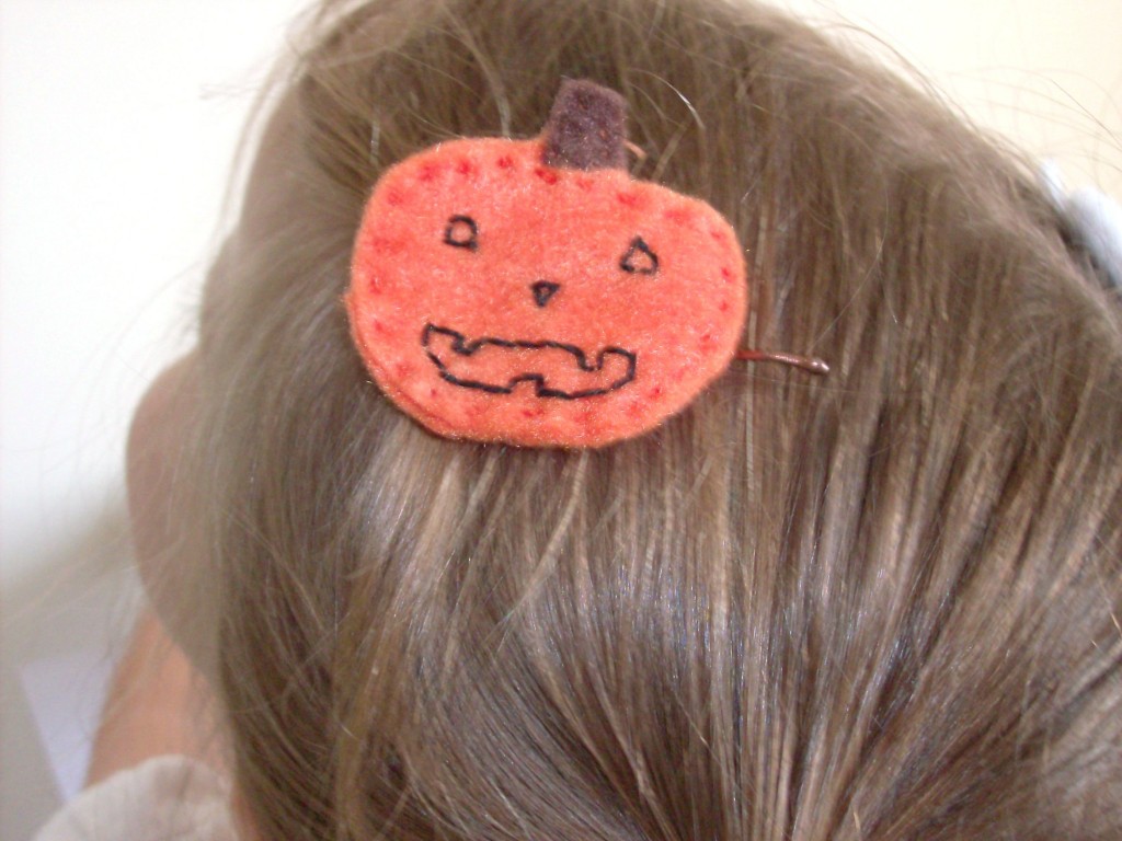 Homemade Halloween Felt Hair Clips: Jack O Lantern