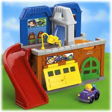 Little People Stow’n Tow Garage