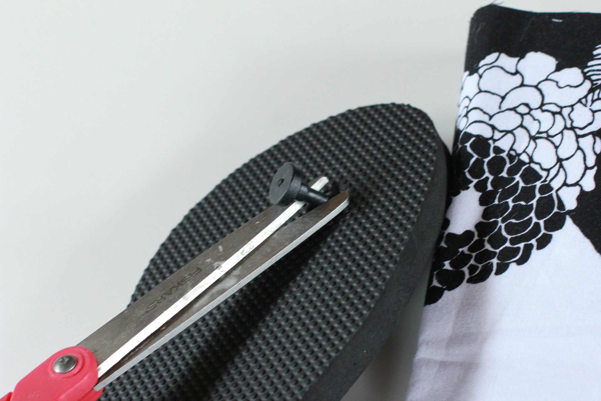 Kate Spade-Inspired DIY Fabric Flip-Flops for Just $3.50 - Mommysavers