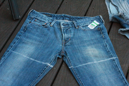 DIY Cutoff Shorts | Mommysavers.com #DIY 